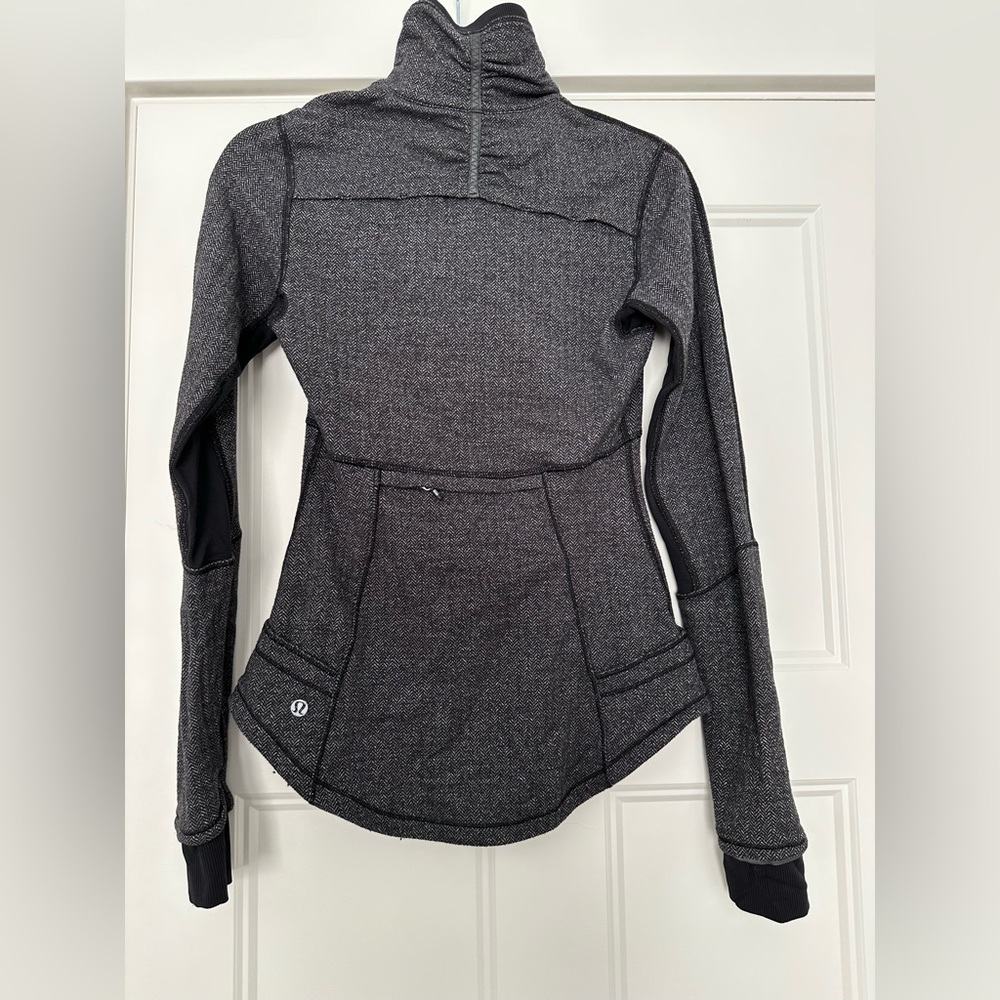 Lululemon quarter zip size 4